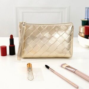 👑 NEW GOLD COSMETIC MAKEUP BAG WRISTLET!